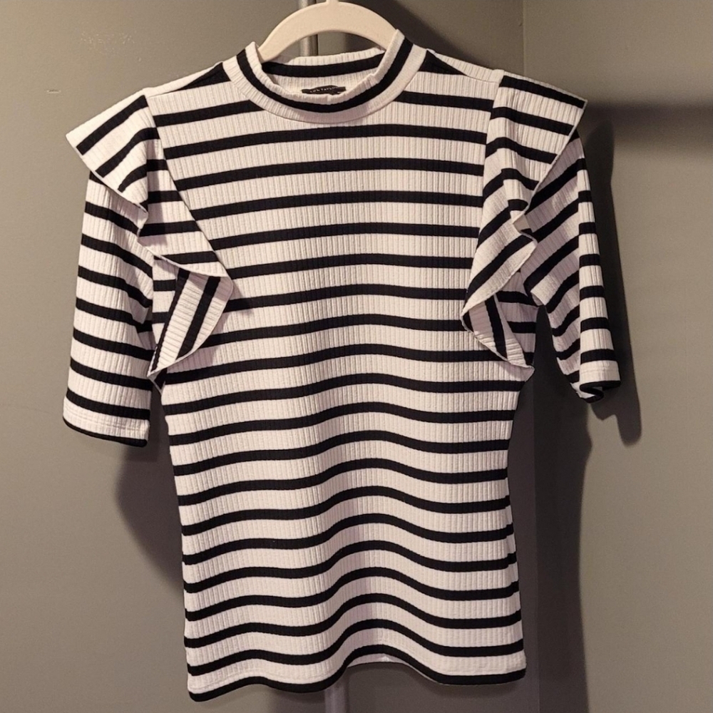 Ann‎ Taylor Short Sleeve Ribbed Striped Ruffle Shirt, Size S, Black and White